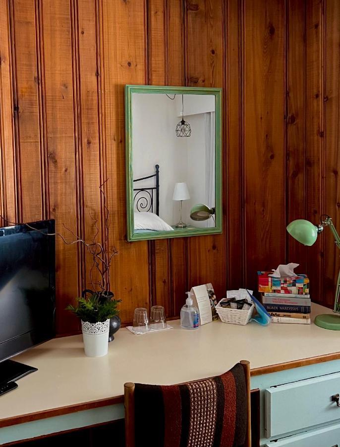 The Messy Owl Inn & Eco Haven Likely ภายนอก รูปภาพ